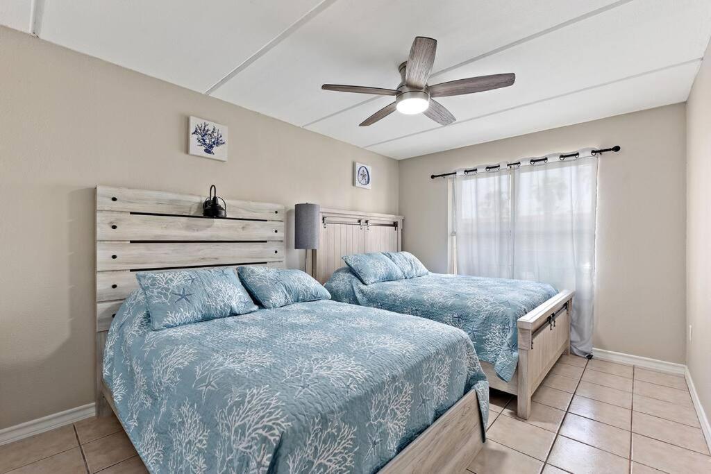 2 Bed 1 Bath Condo By Beach & Entertainment サウス・パドリー・アイランド エクステリア 写真