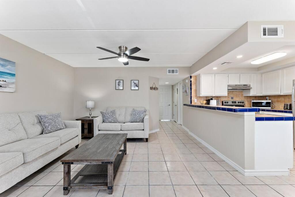 2 Bed 1 Bath Condo By Beach & Entertainment サウス・パドリー・アイランド エクステリア 写真